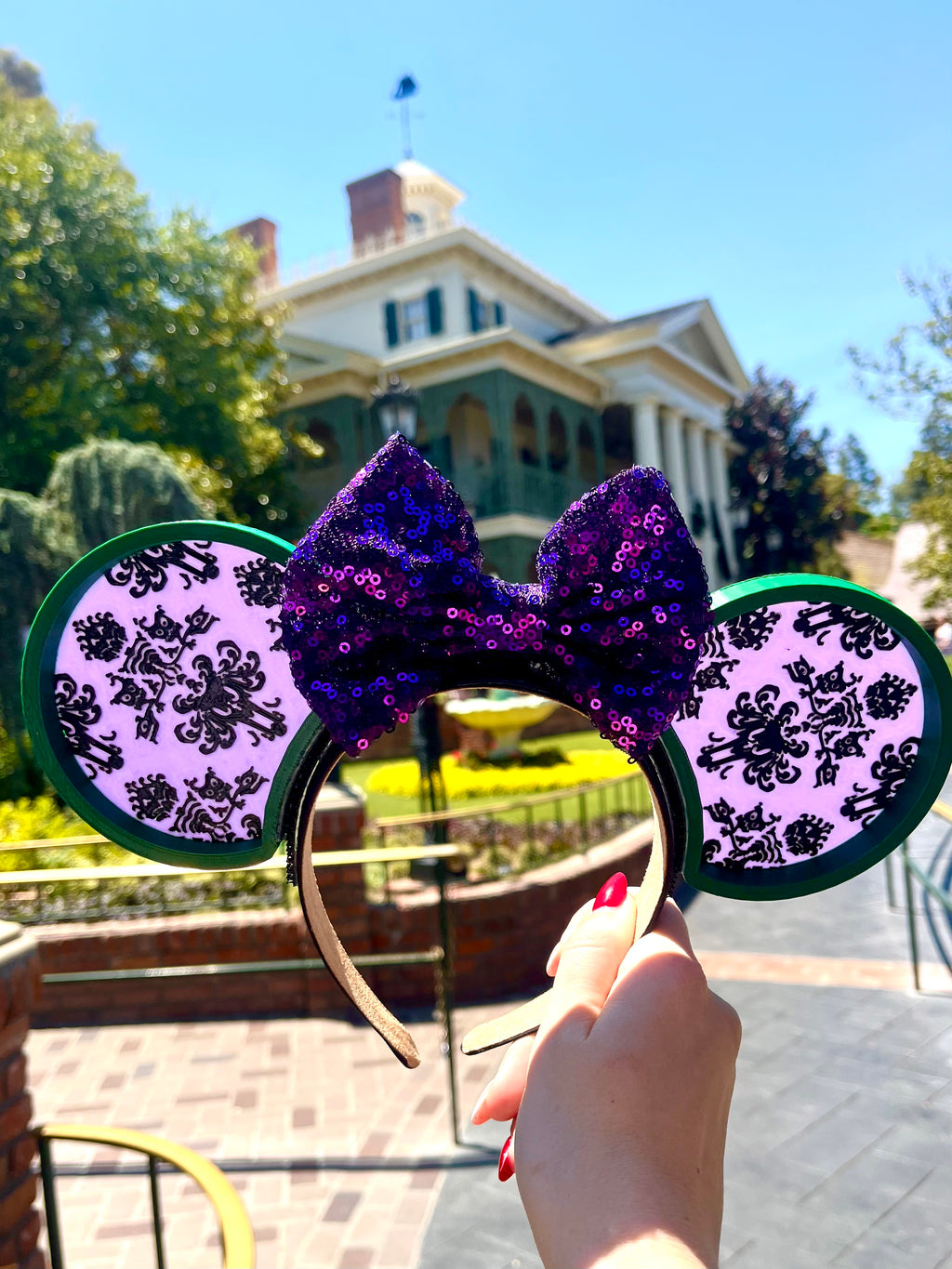 Haunted Wallpaper Ears